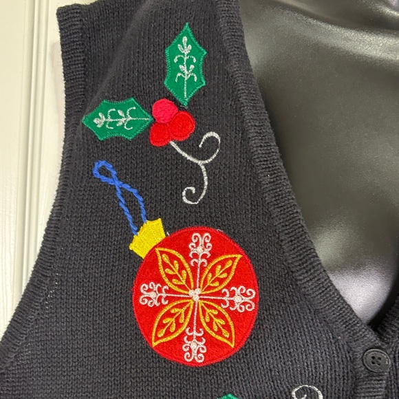 NWT Bobbie Brooks Black Sweater Vest with Colorful Ornaments Sz Large - Picture 7 of 11